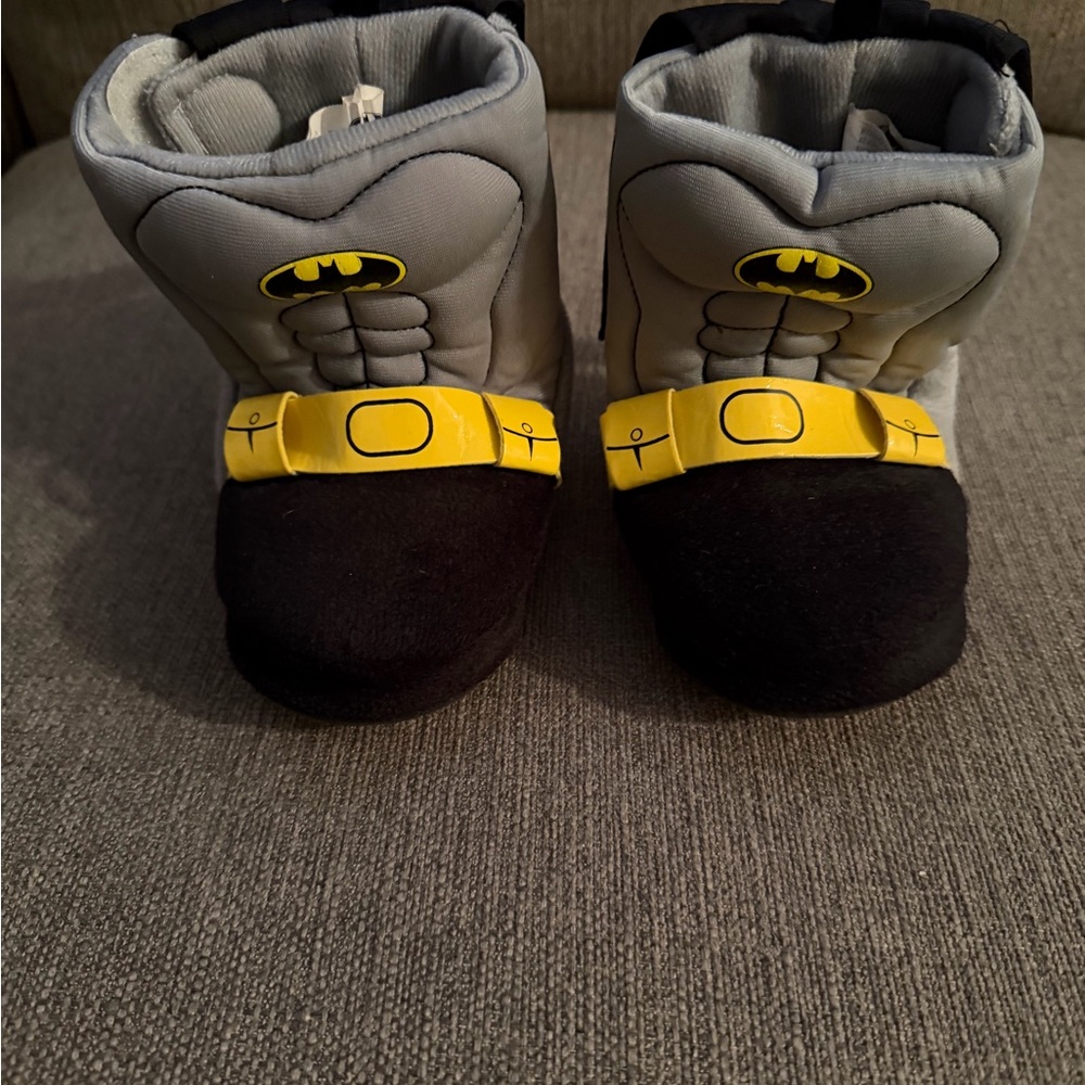 Batman Boot Slippers Sz 5/6 Boys